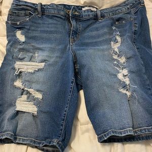 Torrid mid rise Bermuda destroyed demin shirts, stretchy size 20